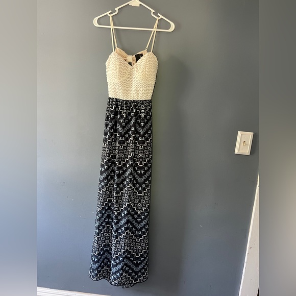 Charlotte Russe Dresses & Skirts - Summer dress with open back.